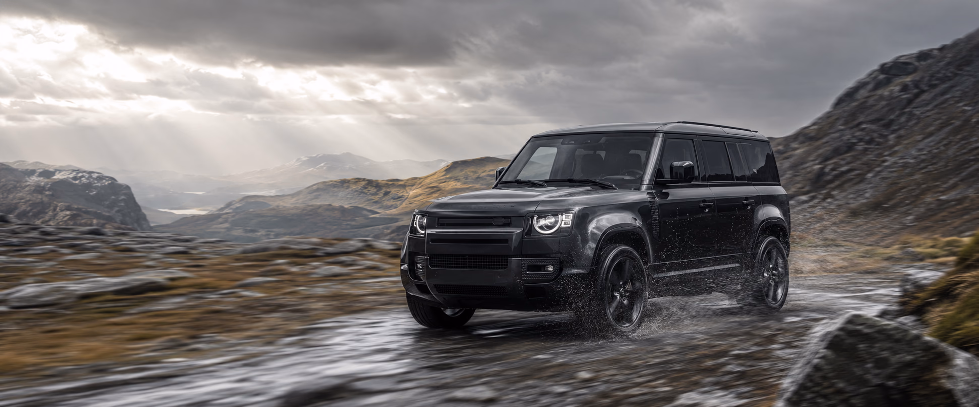LAND ROVER DEFENDER - 2025